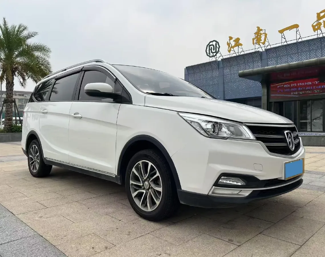 2019 BaoJun 730 1.5T 147HP L4 6MT,autocango,china used car exporter,china ev exporter,chinese used car exporter,chinese used ev exporter