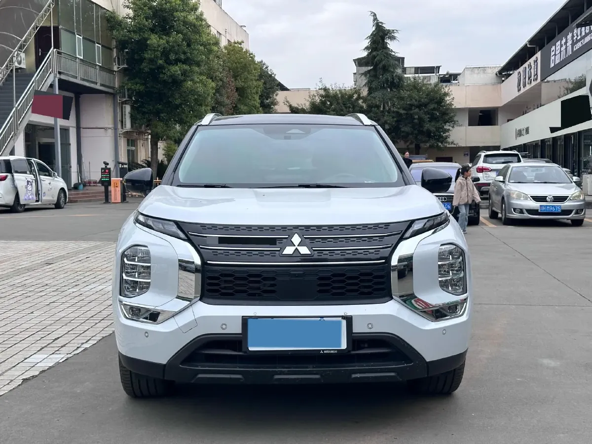 2023 Mitsubishi Outlander 1.5T 215HP L4 CVT,autocango,china used car exporter,china ev exporter,chinese used car exporter,chinese used ev exporter