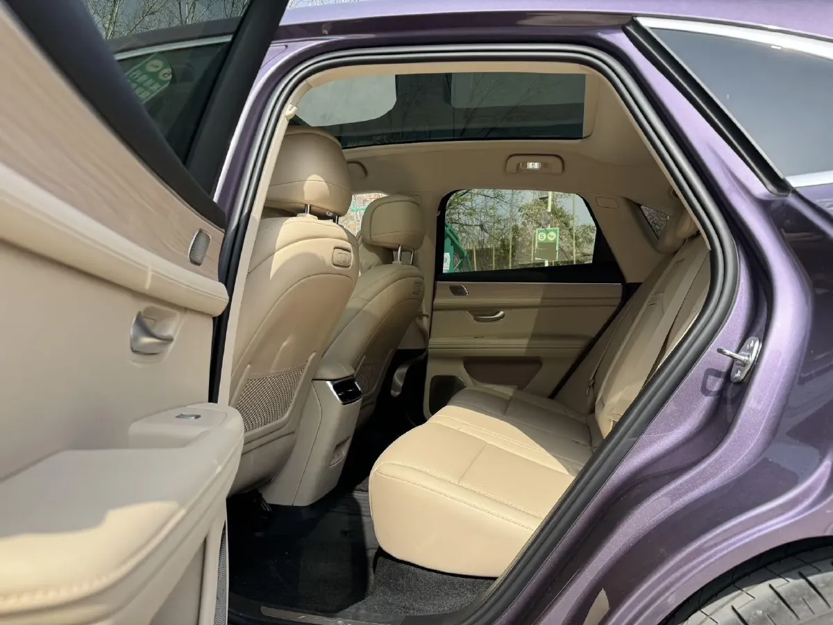 2025 AITO AITO M5 1.5T 152HP L4 REEV 42KWH,autocango,china used car exporter,china ev exporter,chinese used car exporter,chinese used ev exporter