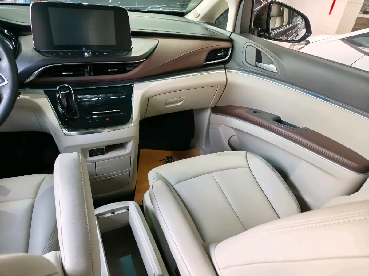 2022 Buick GL8 2.0T 237HP L4 9AT,autocango,china used car exporter,china ev exporter,chinese used car exporter,chinese used ev exporter