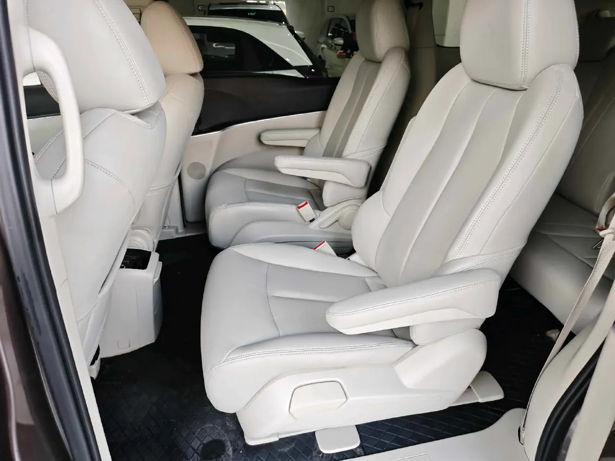 2022 Buick GL8 2.0T 237HP L4 9AT,autocango,china used car exporter,china ev exporter,chinese used car exporter,chinese used ev exporter