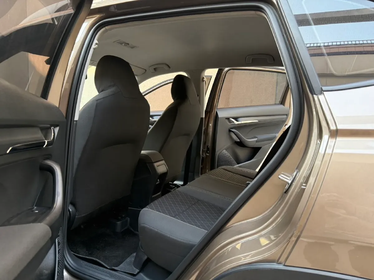 2021 Skoda Kamiq 1.5L 112HP L4 6AT,autocango,china used car exporter,china ev exporter,chinese used car exporter,chinese used ev exporter