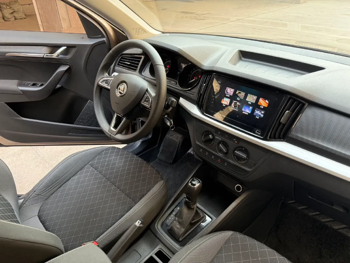 2021 Skoda Kamiq 1.5L 112HP L4 6AT,autocango,china used car exporter,china ev exporter,chinese used car exporter,chinese used ev exporter