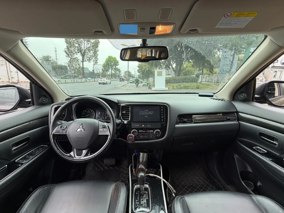 2020 Mitsubishi Outlander 2.0L 166HP L4 CVT,autocango,china used car exporter,china ev exporter,chinese used car exporter,chinese used ev exporter