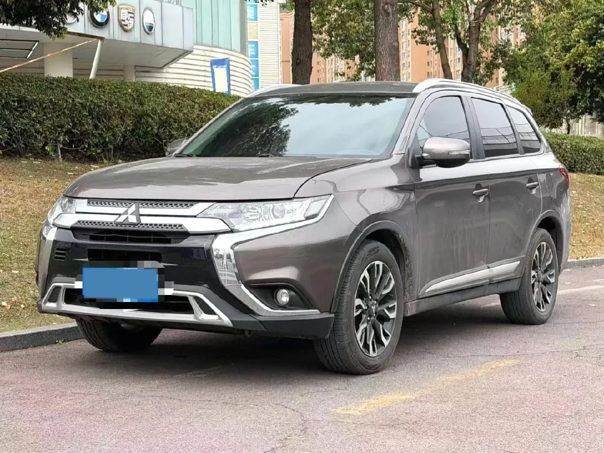 2020 Mitsubishi Outlander 2.0L 166HP L4 CVT,autocango,china used car exporter,china ev exporter,chinese used car exporter,chinese used ev exporter