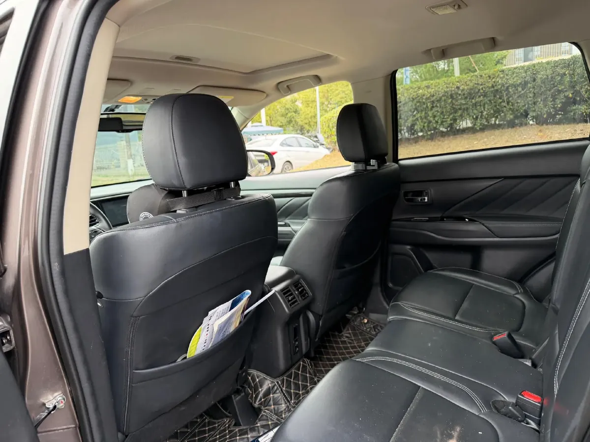 2020 Mitsubishi Outlander 2.0L 166HP L4 CVT,autocango,china used car exporter,china ev exporter,chinese used car exporter,chinese used ev exporter