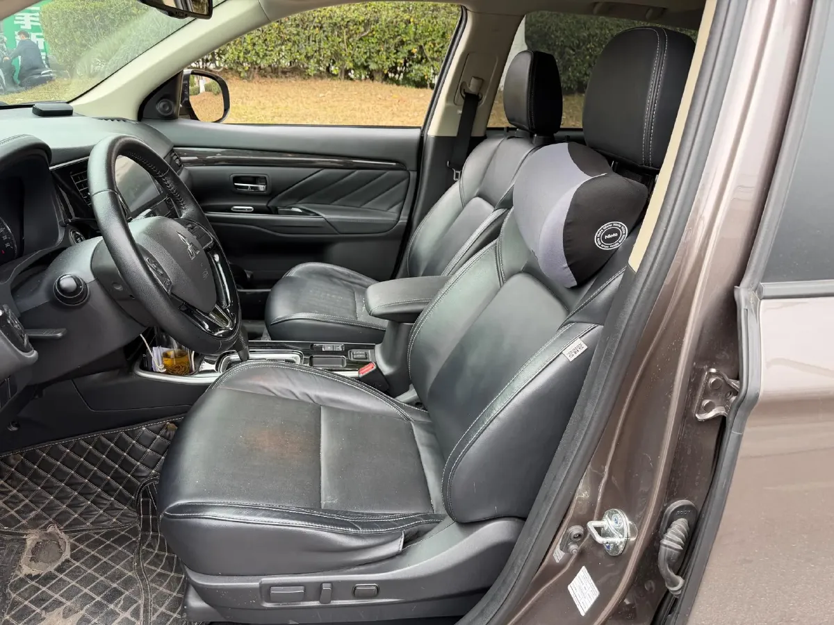 2020 Mitsubishi Outlander 2.0L 166HP L4 CVT,autocango,china used car exporter,china ev exporter,chinese used car exporter,chinese used ev exporter