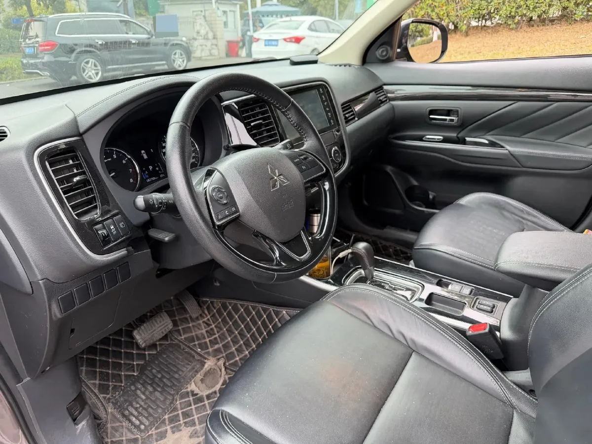 2020 Mitsubishi Outlander 2.0L 166HP L4 CVT,autocango,china used car exporter,china ev exporter,chinese used car exporter,chinese used ev exporter