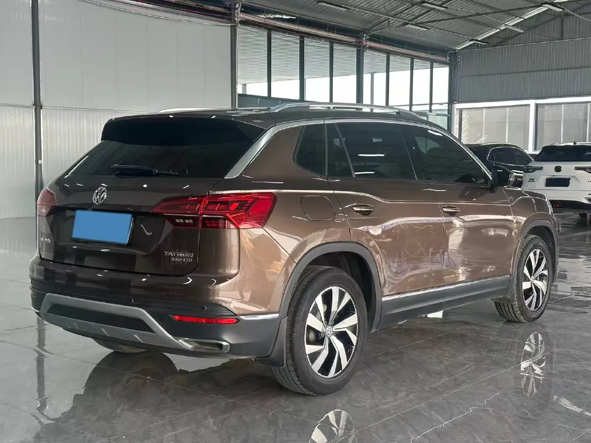 2019 Jeep Cherokee 2.0T 234HP L4 9AT,autocango,china used car exporter,china ev exporter,chinese used car exporter,chinese used ev exporter