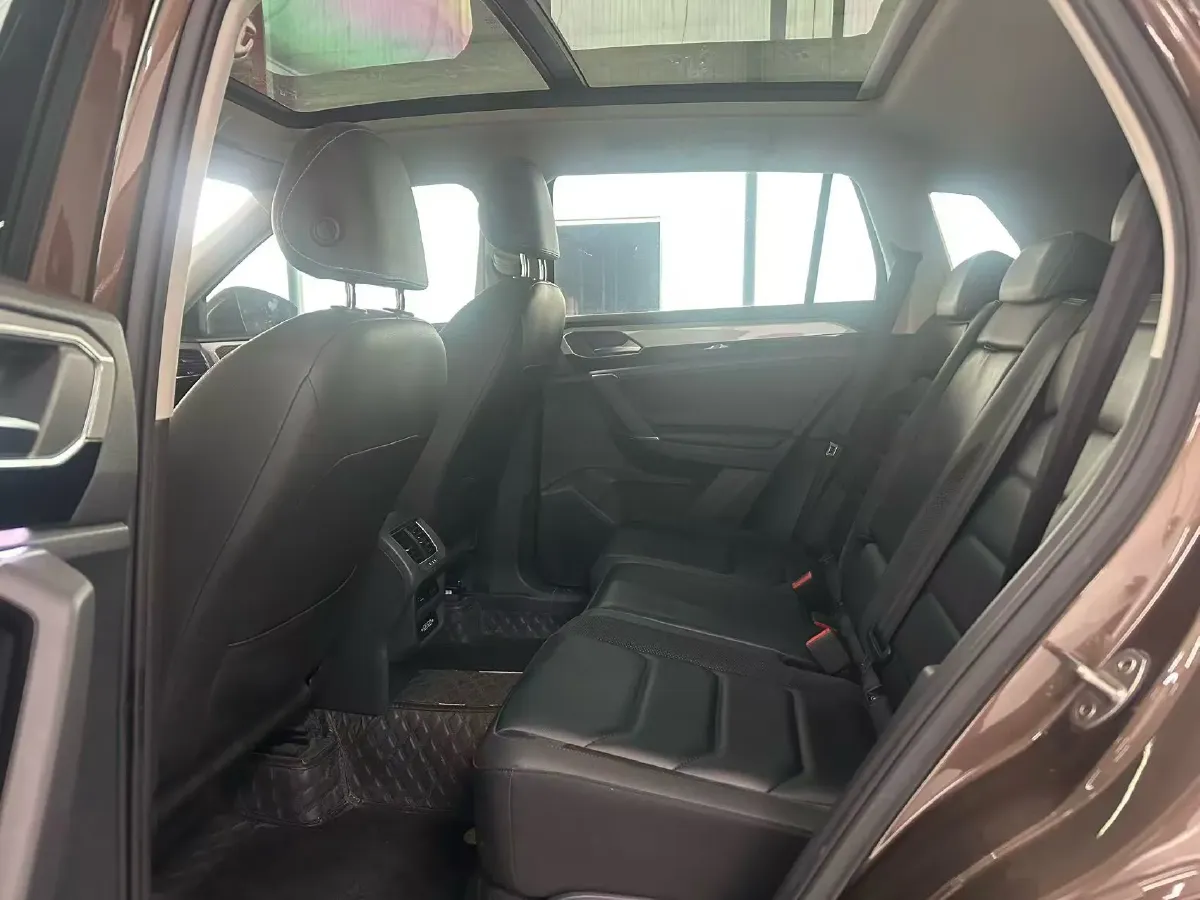 2019 Jeep Cherokee 2.0T 234HP L4 9AT,autocango,china used car exporter,china ev exporter,chinese used car exporter,chinese used ev exporter