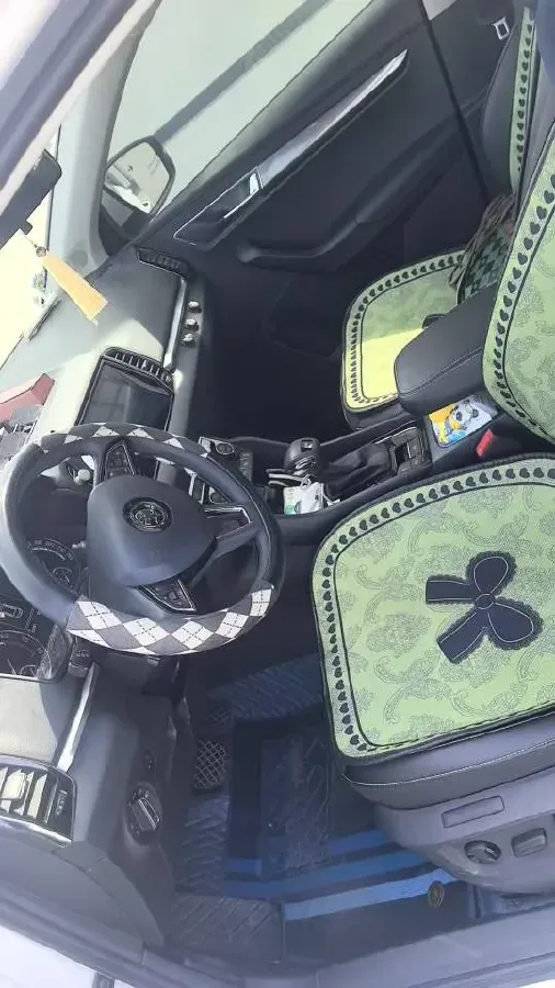 2021 Skoda Karoq 1.4T 150HP L4 7DCT,autocango,china used car exporter,china ev exporter,chinese used car exporter,chinese used ev exporter