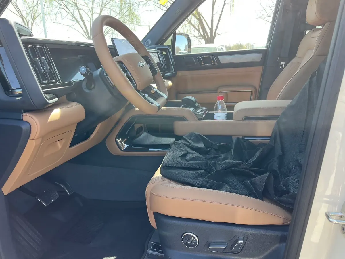 2025 FangChengBao Bao 5 1.5T 194HP L4 E-CVT PHEV,autocango,china used car exporter,china ev exporter,chinese used car exporter,chinese used ev exporter