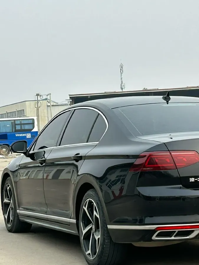 2023 Volkswagen Magotan 2.0T 186HP L4 7DCT,autocango,china used car exporter,china ev exporter,chinese used car exporter,chinese used ev exporter