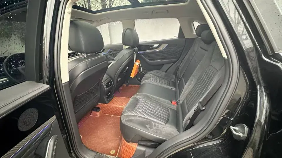 2022 HongQi HS5 2.0T 224HP L4 6AT,autocango,china used car exporter,china ev exporter,chinese used car exporter,chinese used ev exporter