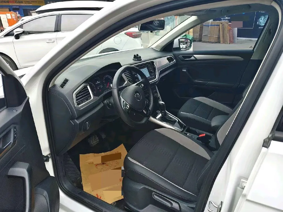 2020 Volkswagen T-Roc 1.4T 131HP L4 7DCT,autocango,china used car exporter,china ev exporter,chinese used car exporter,chinese used ev exporter