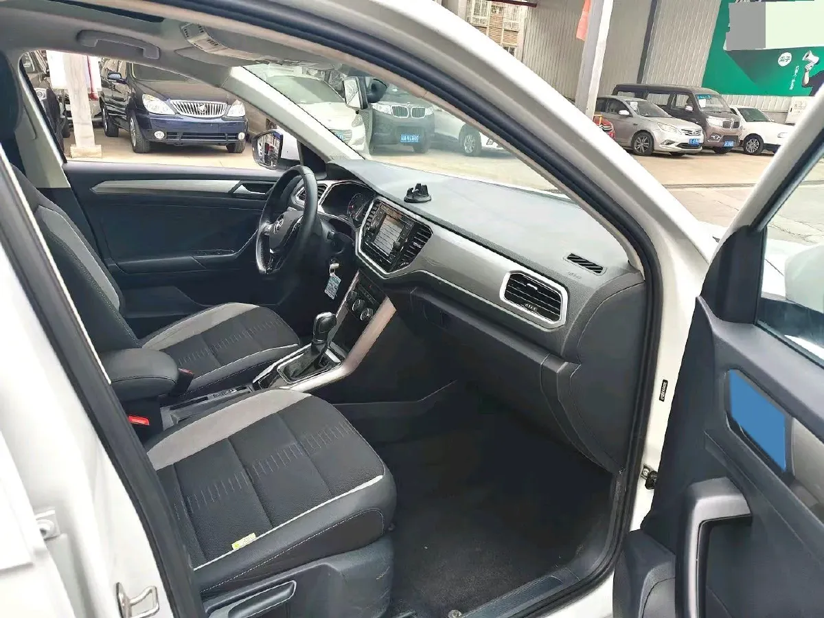 2020 Volkswagen T-Roc 1.4T 131HP L4 7DCT,autocango,china used car exporter,china ev exporter,chinese used car exporter,chinese used ev exporter