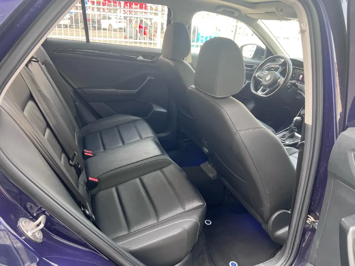 2022 Volkswagen T-Roc 1.4T 150HP L4 7DCT,autocango,china used car exporter,china ev exporter,chinese used car exporter,chinese used ev exporter
