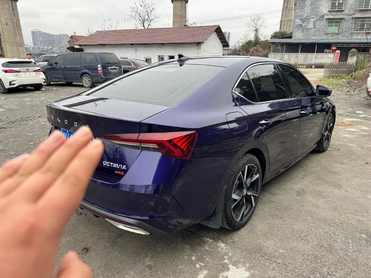 2022 Skoda Octavia 1.4T 150HP L4 7DCT,autocango,china used car exporter,china ev exporter,chinese used car exporter,chinese used ev exporter