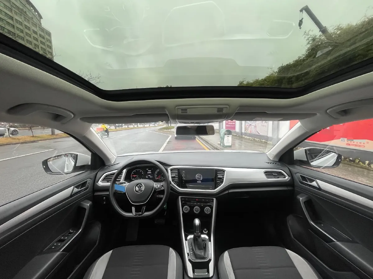 2021 Volkswagen T-Roc 1.4T 150HP L4 7DCT,autocango,china used car exporter,china ev exporter,chinese used car exporter,chinese used ev exporter