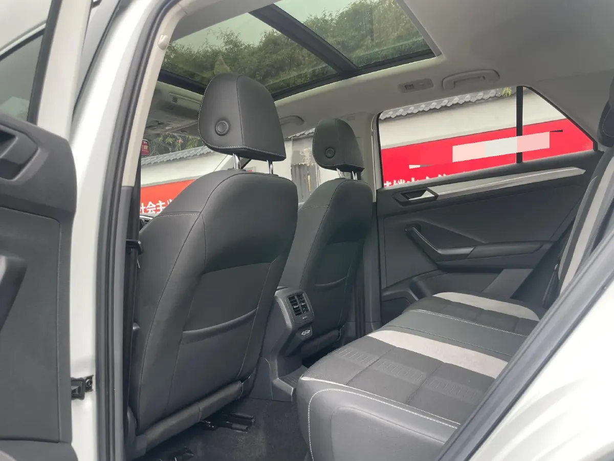 2021 Volkswagen T-Roc 1.4T 150HP L4 7DCT,autocango,china used car exporter,china ev exporter,chinese used car exporter,chinese used ev exporter