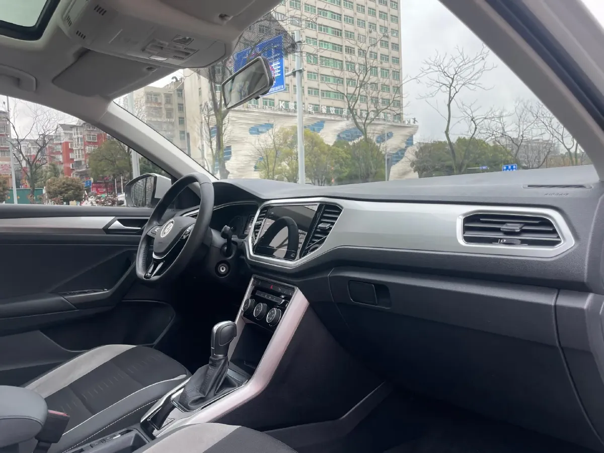 2021 Volkswagen T-Roc 1.4T 150HP L4 7DCT,autocango,china used car exporter,china ev exporter,chinese used car exporter,chinese used ev exporter