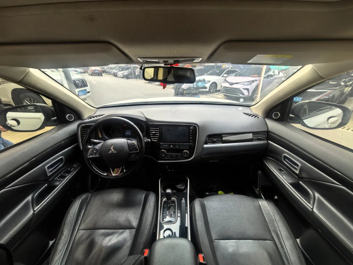 2018 Mitsubishi Outlander 2.0L 166HP L4 CVT,autocango,china used car exporter,china ev exporter,chinese used car exporter,chinese used ev exporter