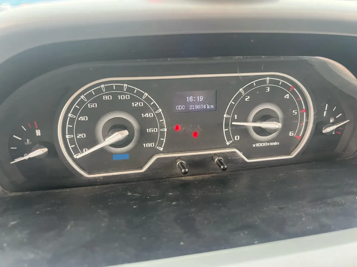 2020 MAXUS XinTu V80 2.5T 136HP L4 6MT,autocango,china used car exporter,china ev exporter,chinese used car exporter,chinese used ev exporter