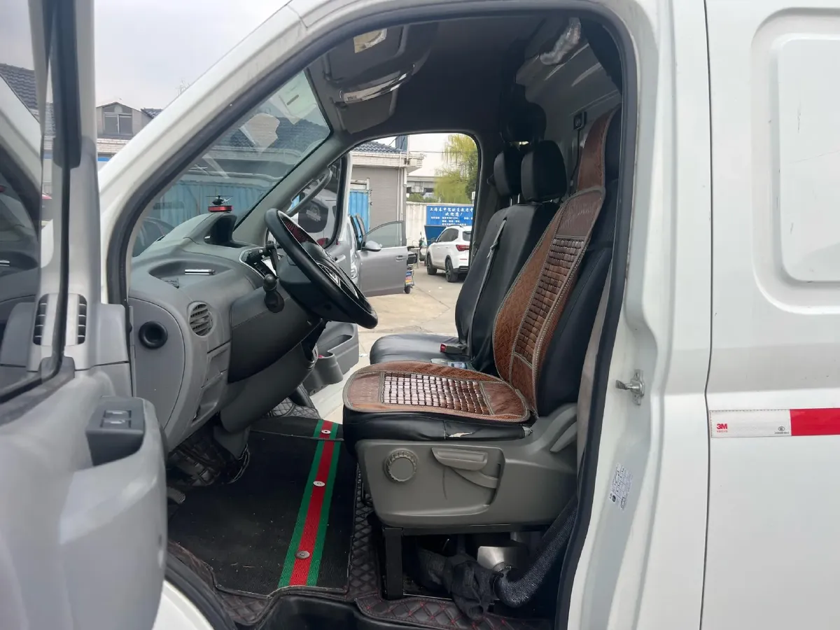 2020 MAXUS XinTu V80 2.5T 136HP L4 6MT,autocango,china used car exporter,china ev exporter,chinese used car exporter,chinese used ev exporter