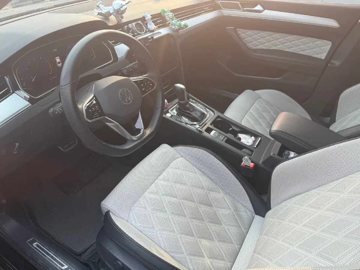 2023 Volkswagen Magotan 2.0T 186HP L4 7DCT,autocango,china used car exporter,china ev exporter,chinese used car exporter,chinese used ev exporter