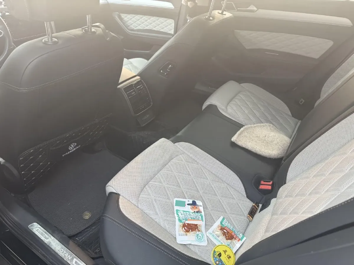 2023 Volkswagen Magotan 2.0T 186HP L4 7DCT,autocango,china used car exporter,china ev exporter,chinese used car exporter,chinese used ev exporter