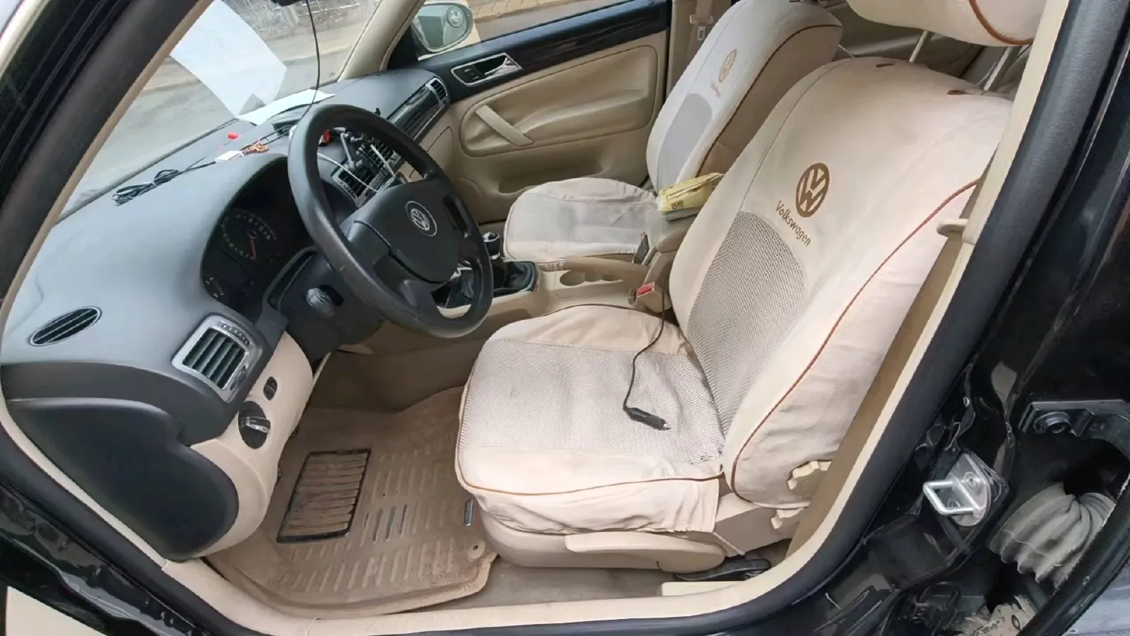 2009 Volkswagen Passat 2.0L 116HP L4 5MT,autocango,china used car exporter,china ev exporter,chinese used car exporter,chinese used ev exporter