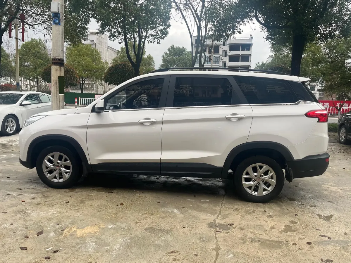 2019 WuLing HongGuang S3 1.5L 99HP L4 6MT,autocango,china used car exporter,china ev exporter,chinese used car exporter,chinese used ev exporter