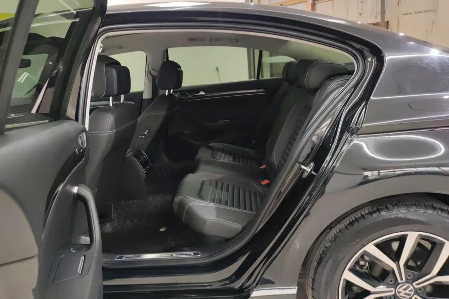 2020 Volkswagen Magotan 2.0T 186HP L4 7DCT,autocango,china used car exporter,china ev exporter,chinese used car exporter,chinese used ev exporter