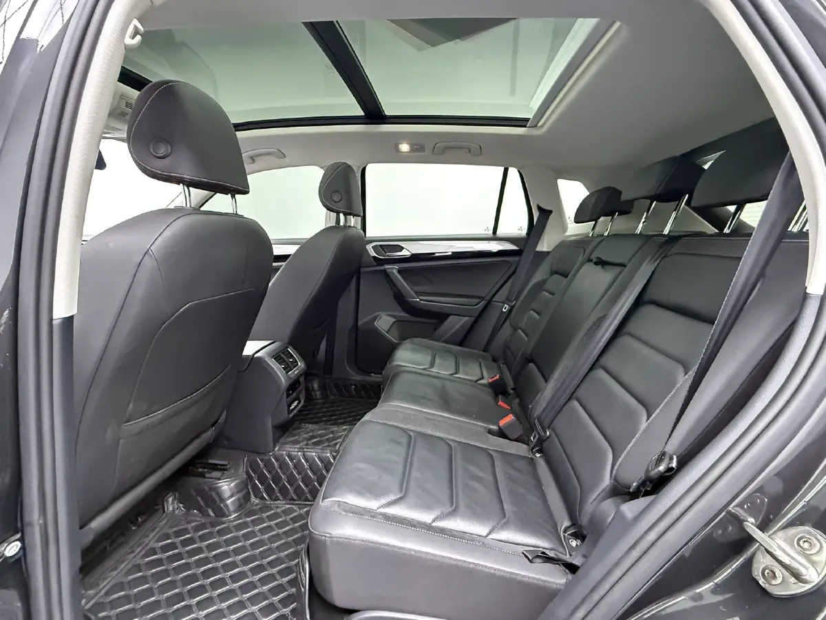 2019 Jeep Cherokee 2.0T 234HP L4 9AT,autocango,china used car exporter,china ev exporter,chinese used car exporter,chinese used ev exporter