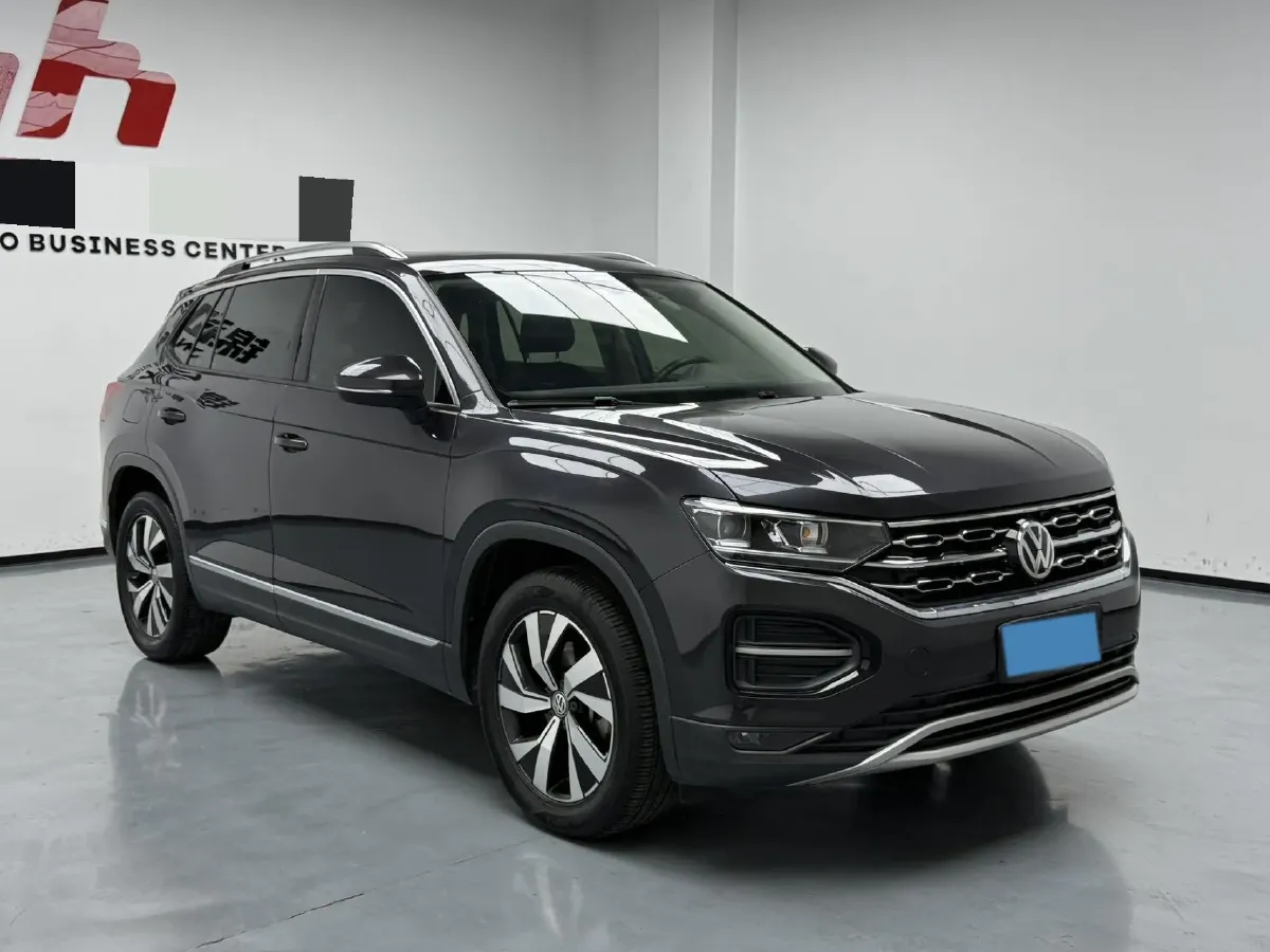 2019 Jeep Cherokee 2.0T 234HP L4 9AT,autocango,china used car exporter,china ev exporter,chinese used car exporter,chinese used ev exporter