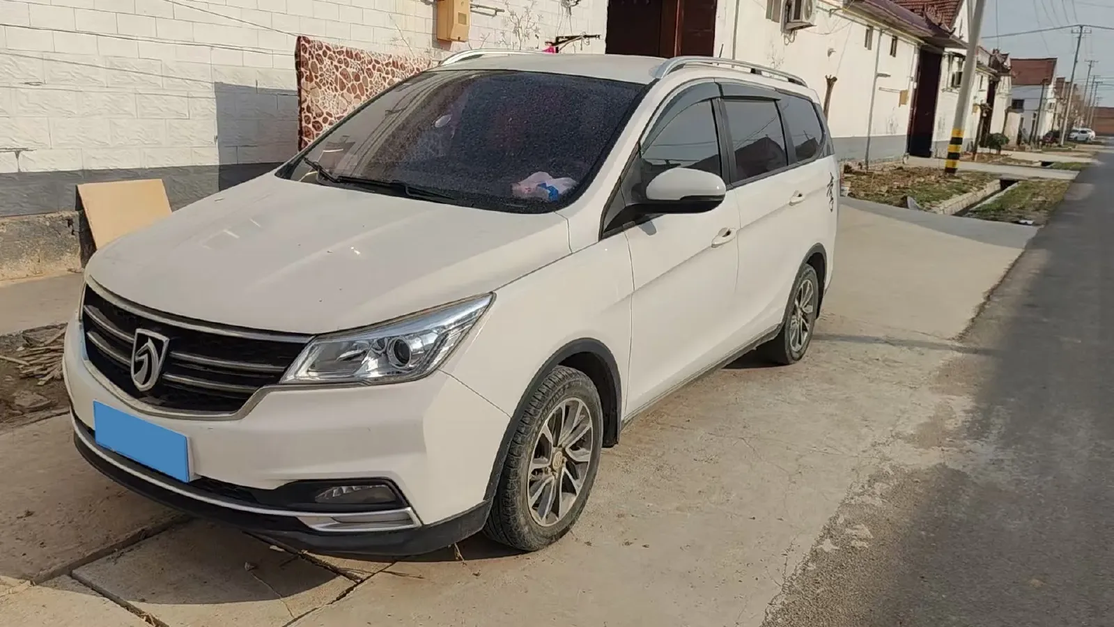 2019 BaoJun 730 1.5L 105HP L4 6MT,autocango,china used car exporter,china ev exporter,chinese used car exporter,chinese used ev exporter