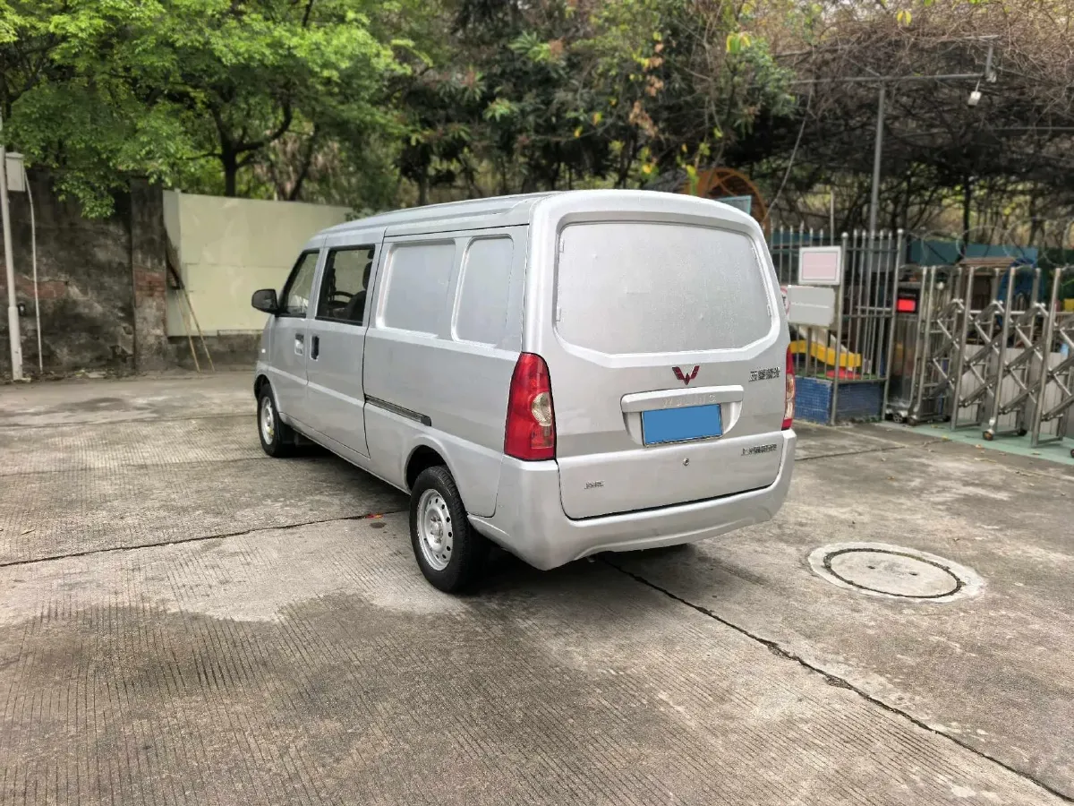 2019 WuLing RongGuang 1.5L 107HP L4 5MT,autocango,china used car exporter,china ev exporter,chinese used car exporter,chinese used ev exporter