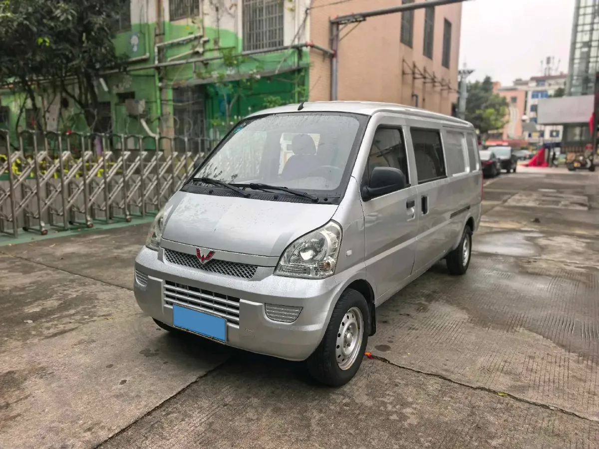 2019 WuLing RongGuang 1.5L 107HP L4 5MT,autocango,china used car exporter,china ev exporter,chinese used car exporter,chinese used ev exporter