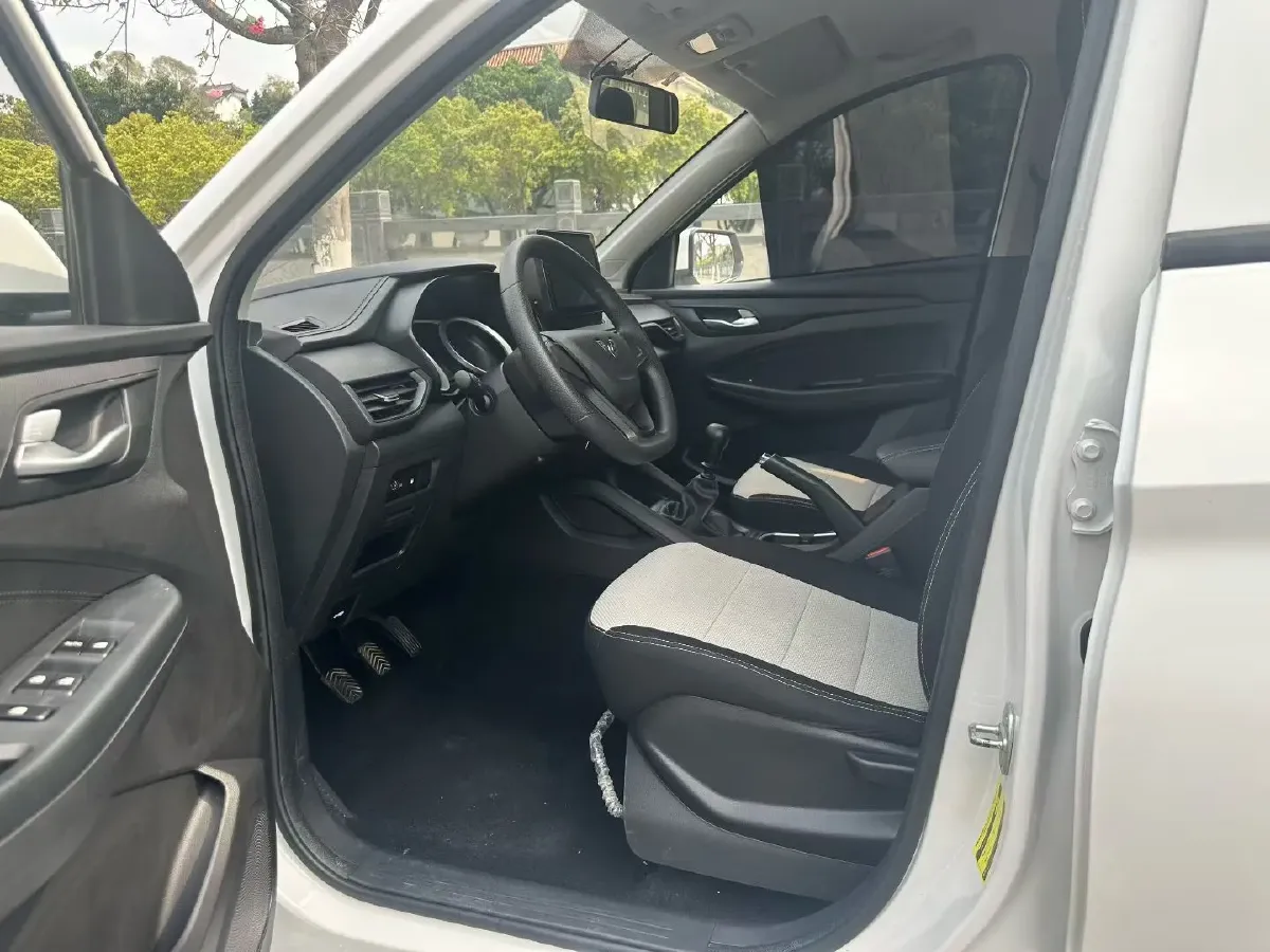 2019 WuLing HongGuang S3 1.5L 99HP L4 6MT,autocango,china used car exporter,china ev exporter,chinese used car exporter,chinese used ev exporter