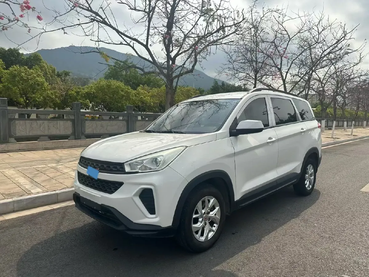 2019 WuLing HongGuang S3 1.5L 99HP L4 6MT,autocango,china used car exporter,china ev exporter,chinese used car exporter,chinese used ev exporter