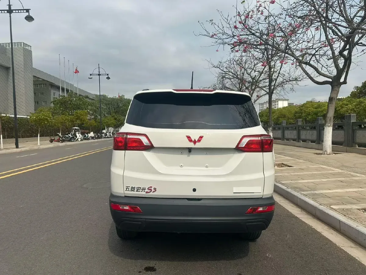 2019 WuLing HongGuang S3 1.5L 99HP L4 6MT,autocango,china used car exporter,china ev exporter,chinese used car exporter,chinese used ev exporter