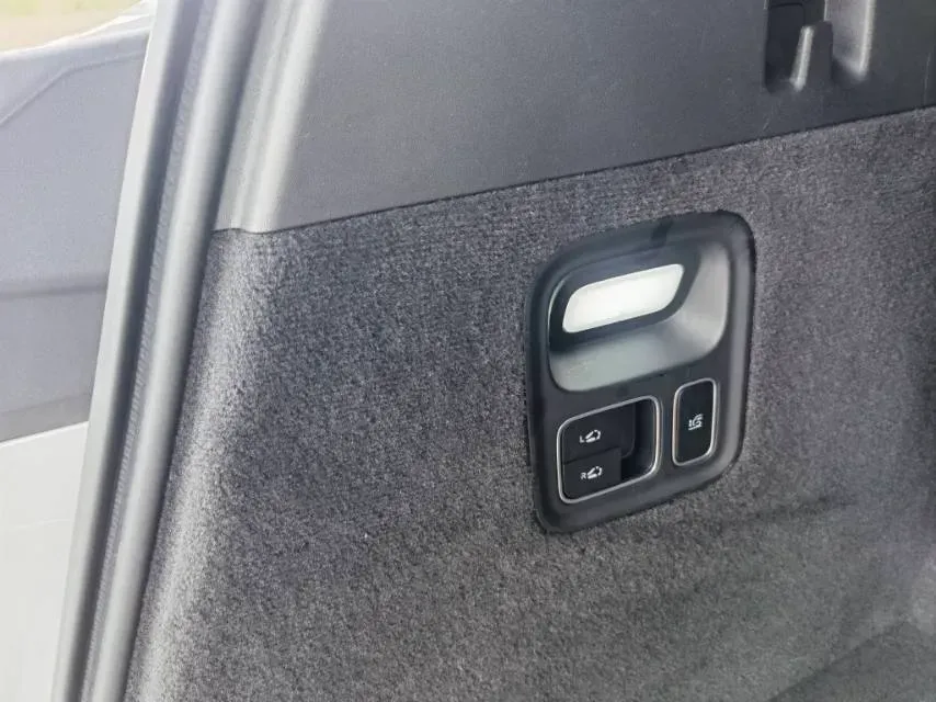 2023 Li L9 Range Extended 154HP REEV 42.6KWH,autocango,china used car exporter,china ev exporter,chinese used car exporter,chinese used ev exporter