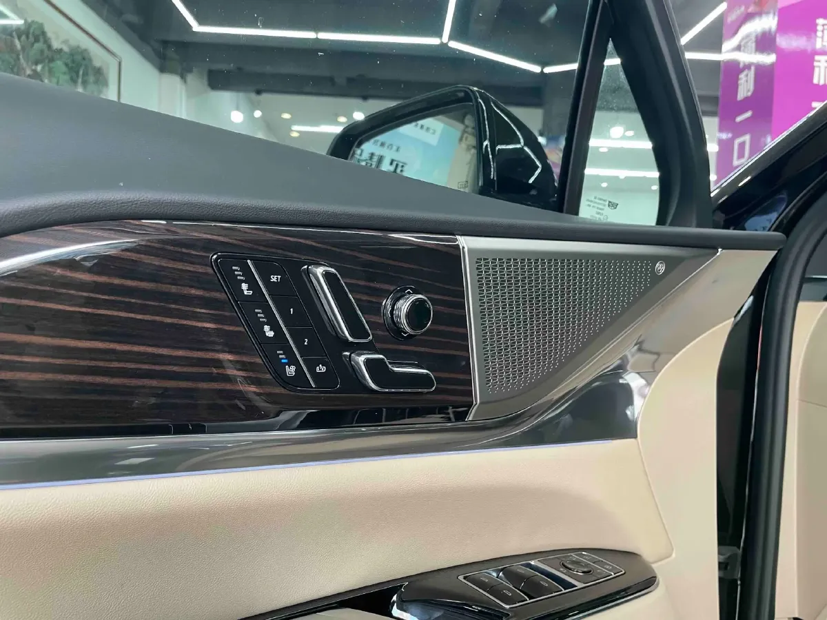 2026 Cadillac XT5 2.0T 237HP L4 9AT,autocango,china used car exporter,china ev exporter,chinese used car exporter,chinese used ev exporter