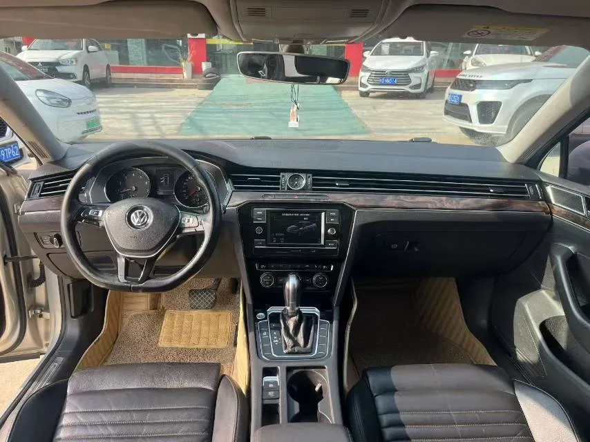 2018 Volkswagen Magotan 2.0T 220HP L4 7DCT,autocango,china used car exporter,china ev exporter,chinese used car exporter,chinese used ev exporter