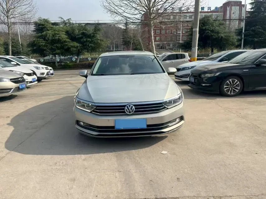 2018 Volkswagen Magotan 2.0T 220HP L4 7DCT,autocango,china used car exporter,china ev exporter,chinese used car exporter,chinese used ev exporter