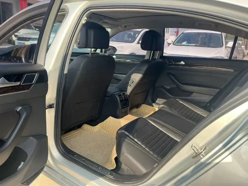 2018 Volkswagen Magotan 2.0T 220HP L4 7DCT,autocango,china used car exporter,china ev exporter,chinese used car exporter,chinese used ev exporter