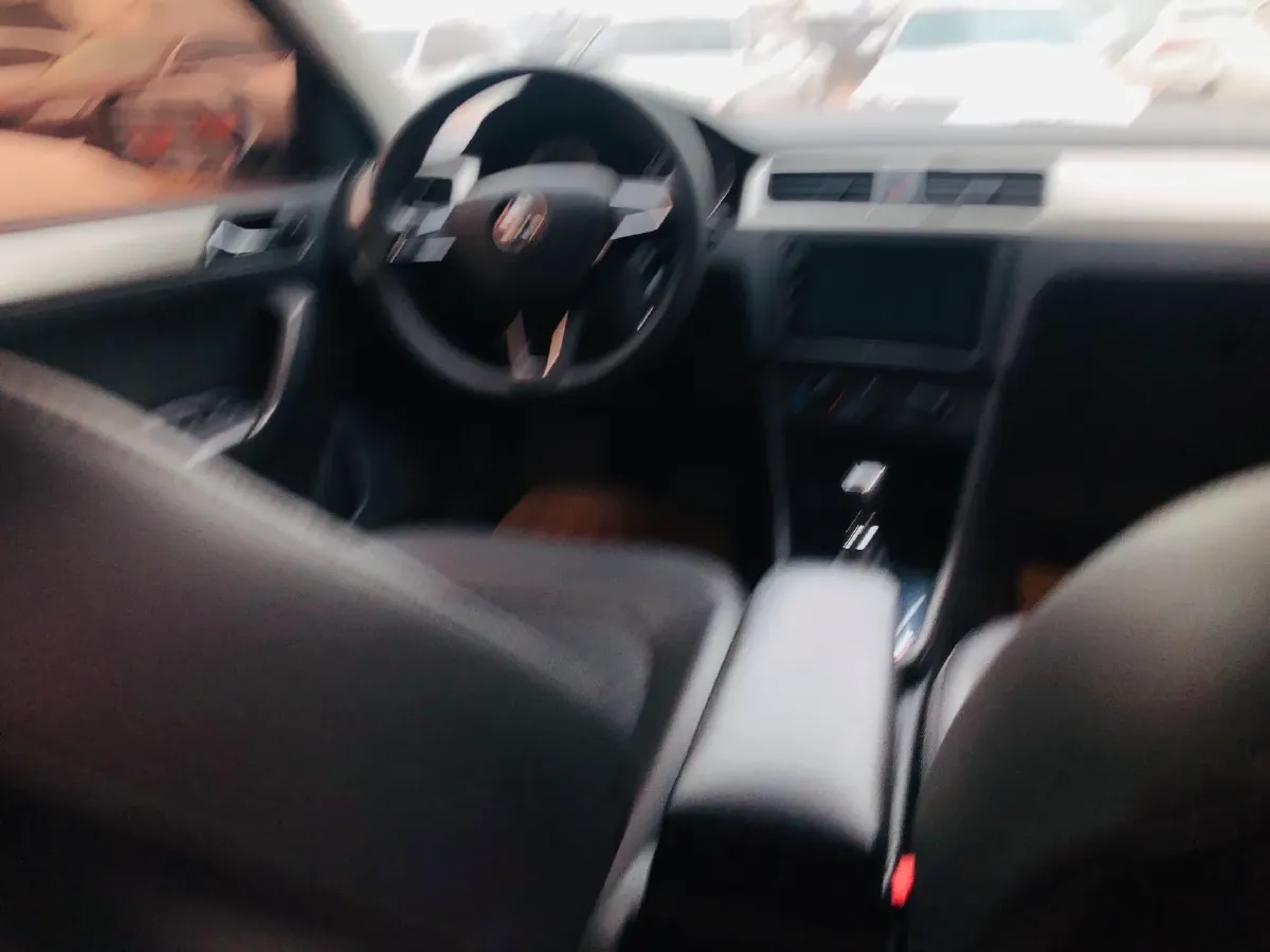 2019 SWM G01 1.5T 156HP L4 6AT,autocango,china used car exporter,china ev exporter,chinese used car exporter,chinese used ev exporter