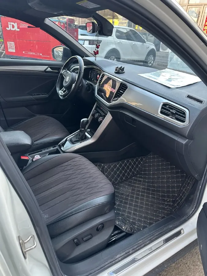 2022 Volkswagen T-Roc 1.4T 150HP L4 7DCT,autocango,china used car exporter,china ev exporter,chinese used car exporter,chinese used ev exporter