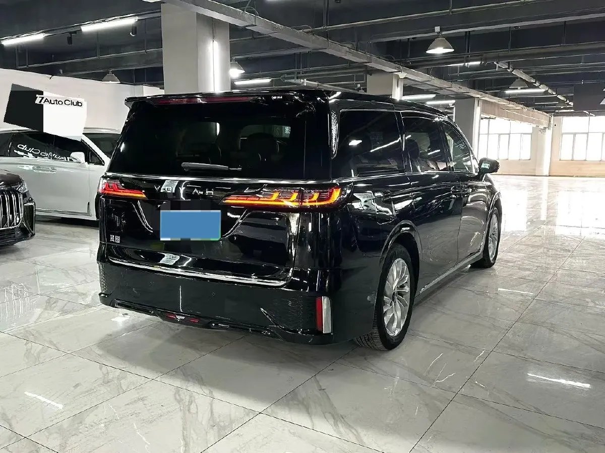 2024 Voyah Dream 1.5T 150HP L4 PHEV 43KWH,autocango,china used car exporter,china ev exporter,chinese used car exporter,chinese used ev exporter