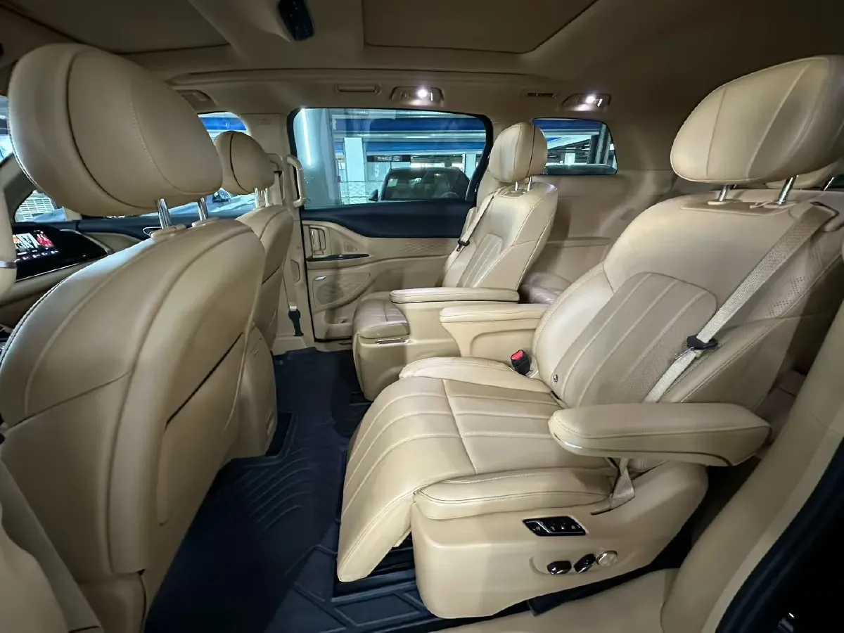 2024 Voyah Dream 1.5T 150HP L4 PHEV 43KWH,autocango,china used car exporter,china ev exporter,chinese used car exporter,chinese used ev exporter